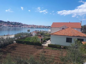 House Petar by sea